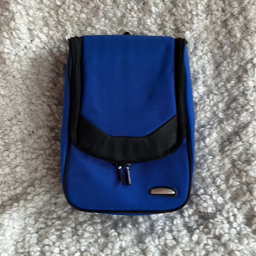 NEW Travelon Small Blue Nylon Hanging Toiletry Bag